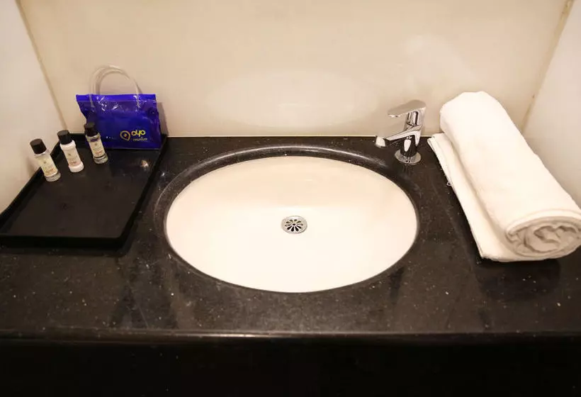 Отель Oyo Premium Chinchwad