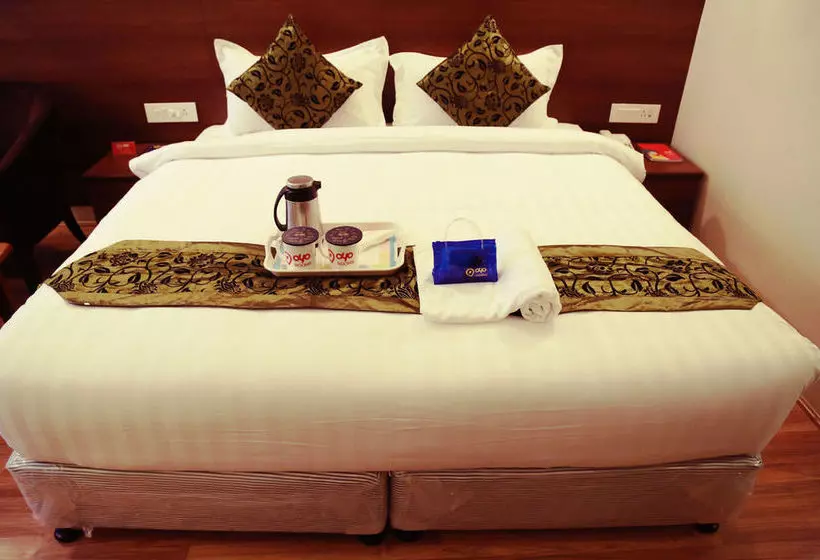 Отель Oyo Premium Chinchwad