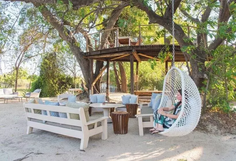 هتل Sindabezi Island Camp
