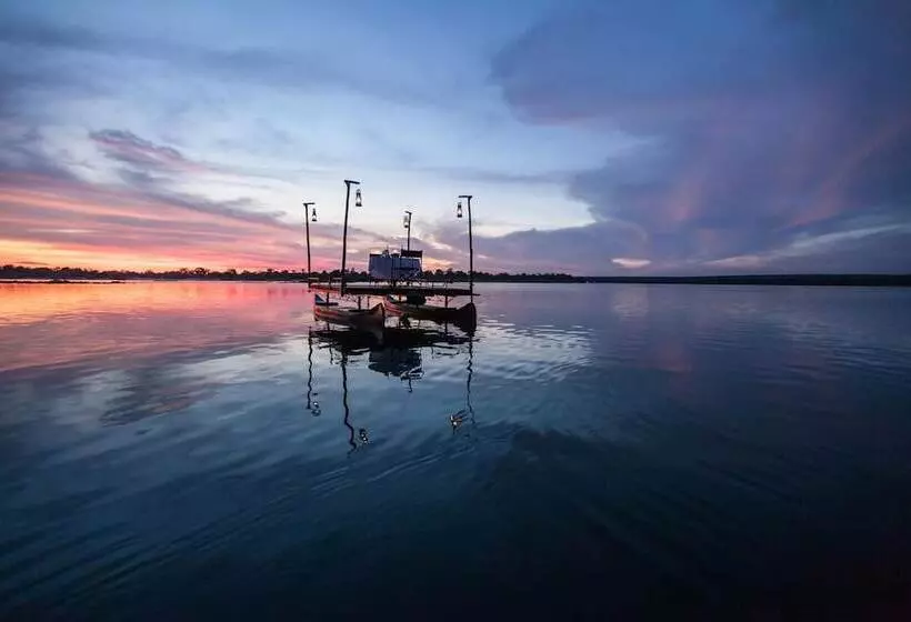 هتل Sindabezi Island Camp