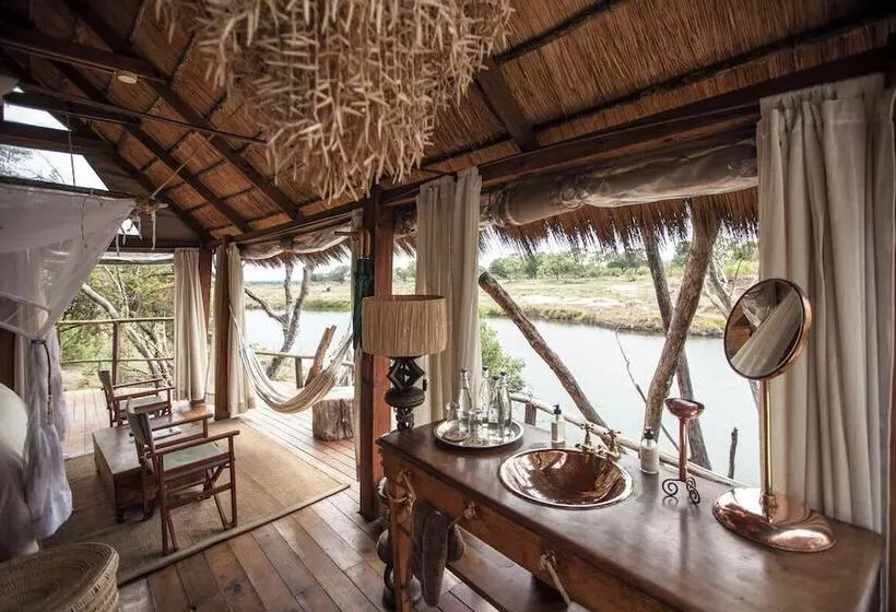 هتل Sindabezi Island Camp