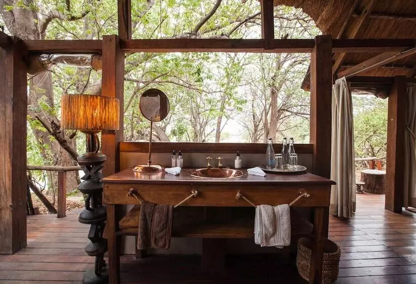 هتل Sindabezi Island Camp