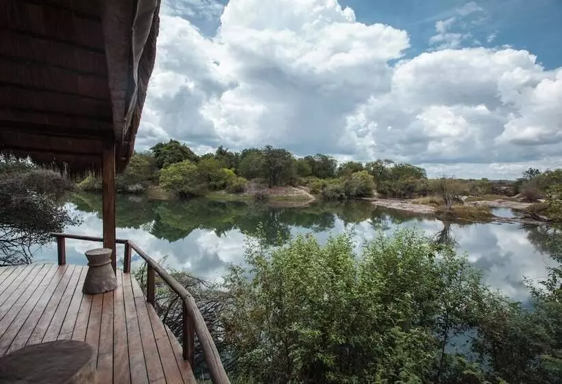 هتل Sindabezi Island Camp
