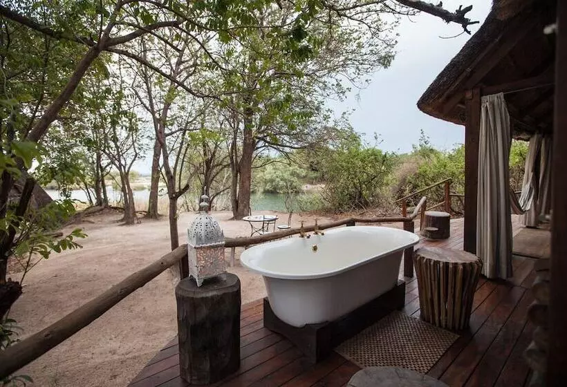هتل Sindabezi Island Camp
