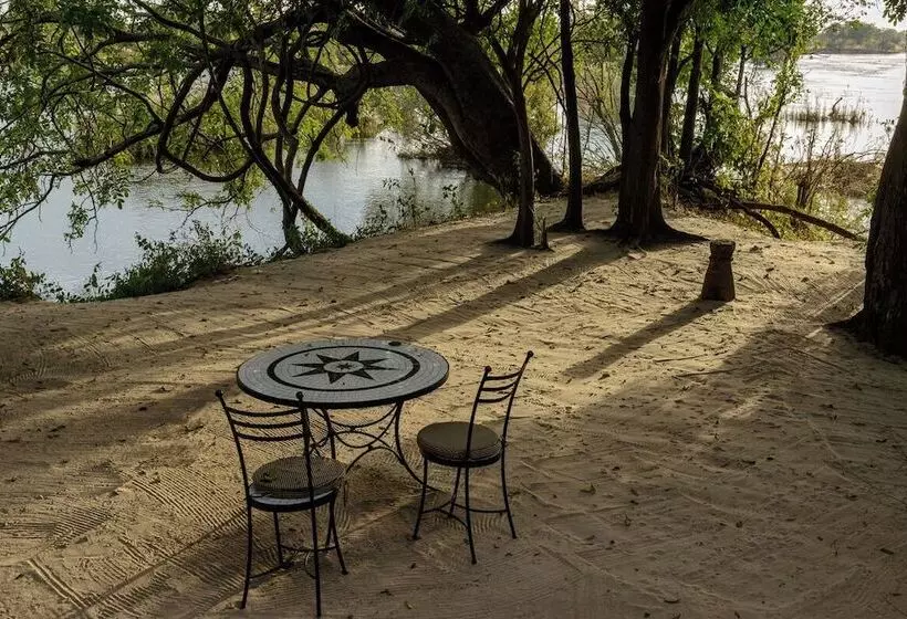 هتل Sindabezi Island Camp