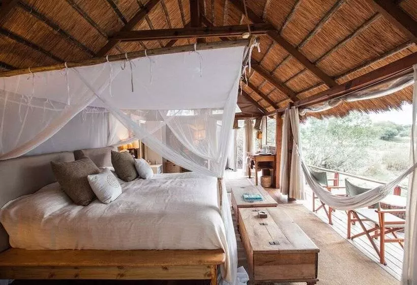 هتل Sindabezi Island Camp