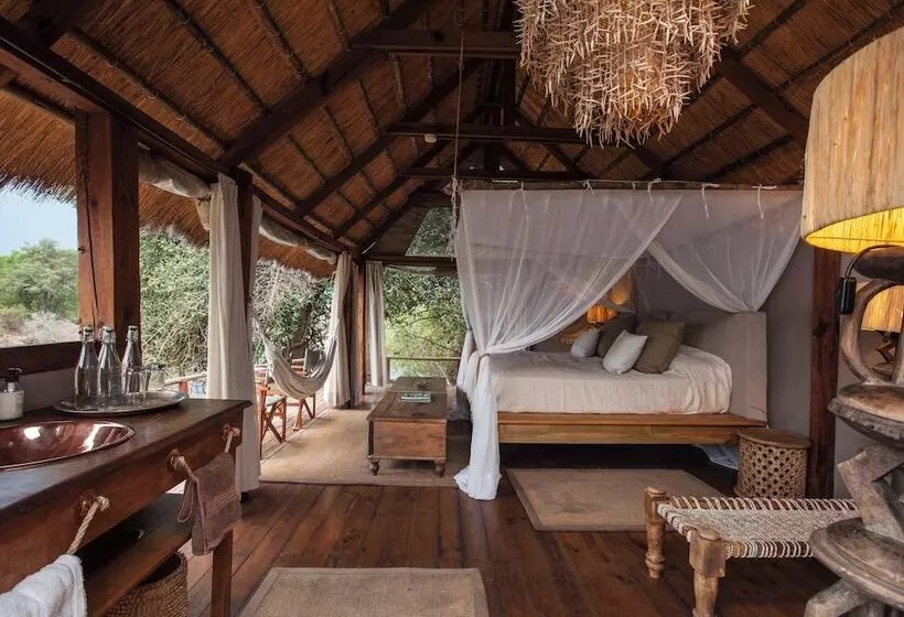 هتل Sindabezi Island Camp