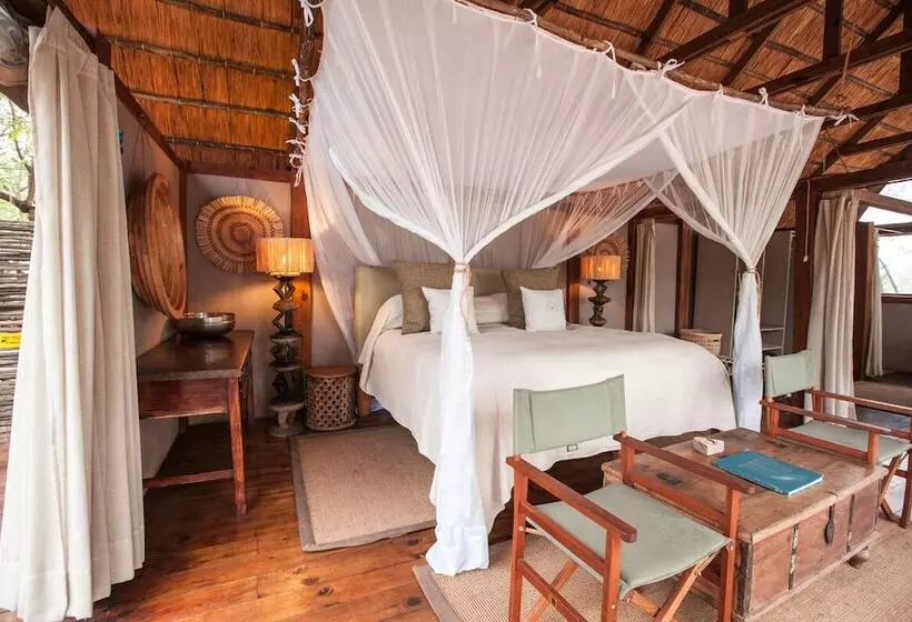 هتل Sindabezi Island Camp