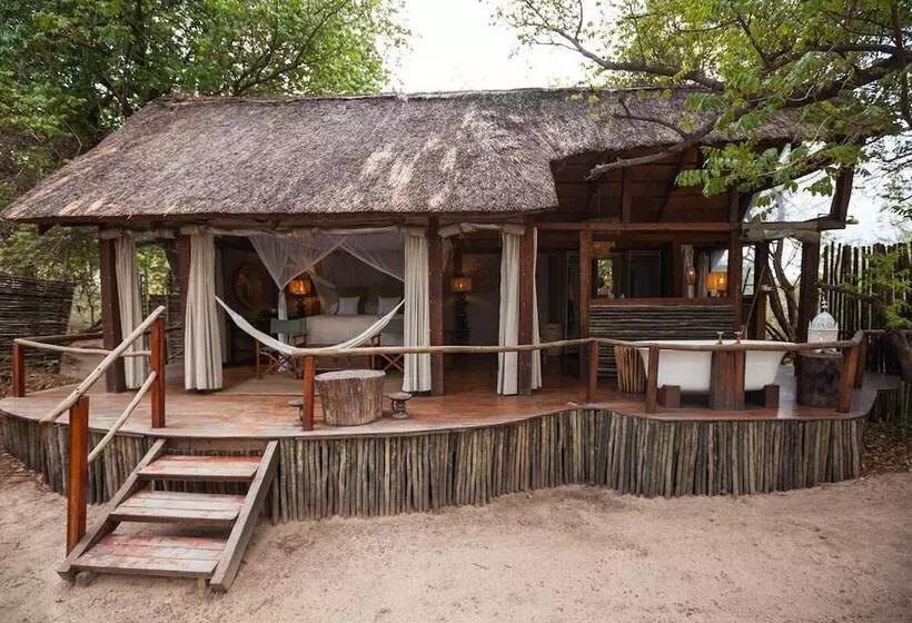 هتل Sindabezi Island Camp