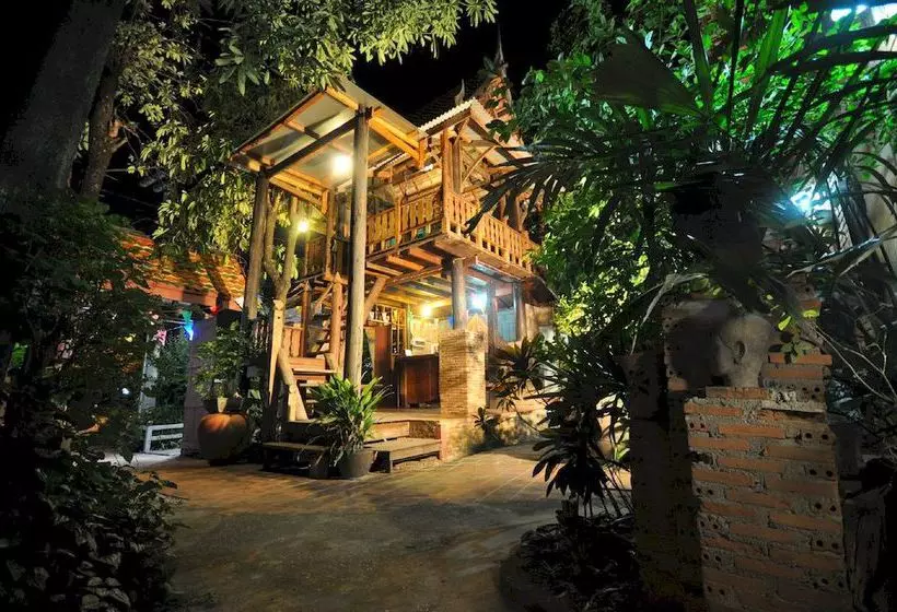 Ayutthaya Bouchic Hostel