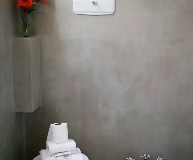 تختخواب و صبحانه Art Factory Soho