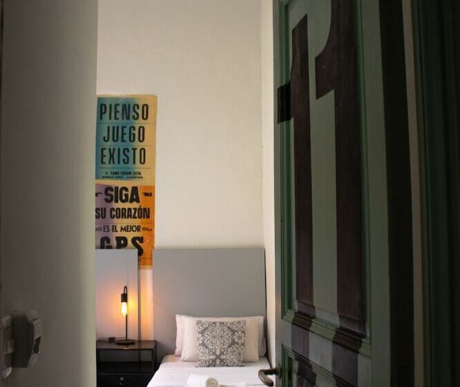 تختخواب و صبحانه Art Factory Soho