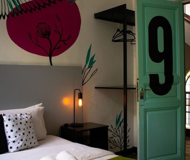 تختخواب و صبحانه Art Factory Soho