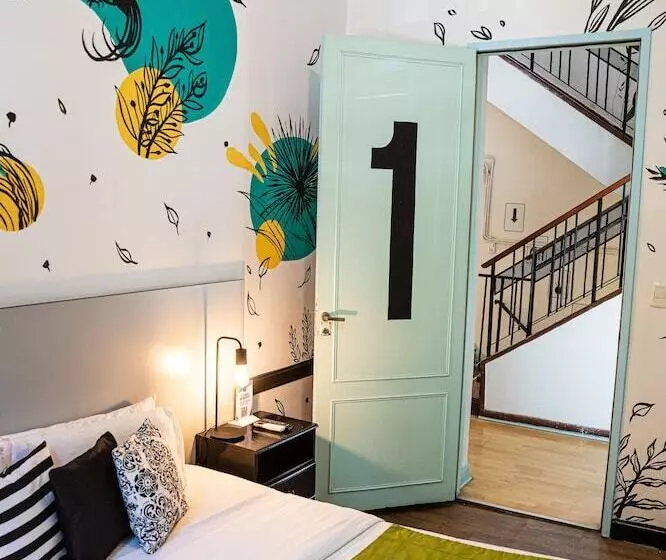 تختخواب و صبحانه Art Factory Soho