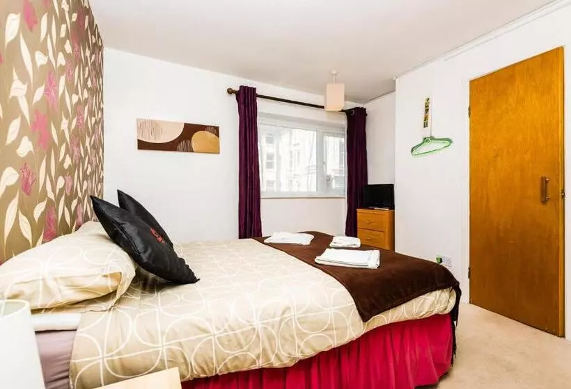 مبيت وإفطار Uk Travel & Hospitality Ltd Ta Canberra