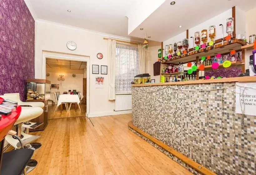 مبيت وإفطار Uk Travel & Hospitality Ltd Ta Canberra