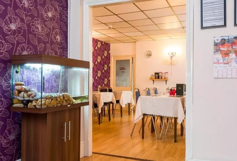 مبيت وإفطار Uk Travel & Hospitality Ltd Ta Canberra