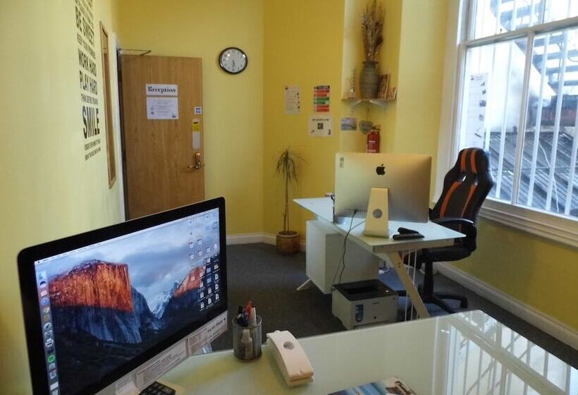 Homestay Bristol   Hostel