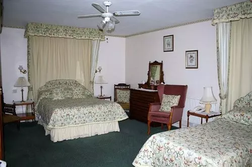 Отель Lantern Lodge