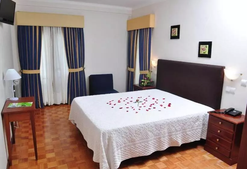 Отель Moderna Do Geres