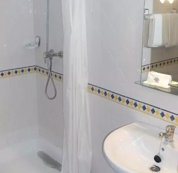 Отель Moderna Do Geres