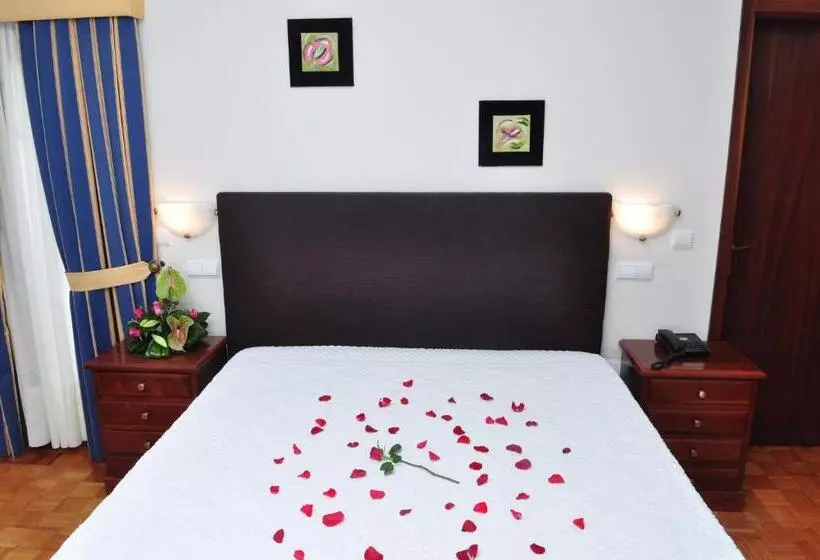 Отель Moderna Do Geres