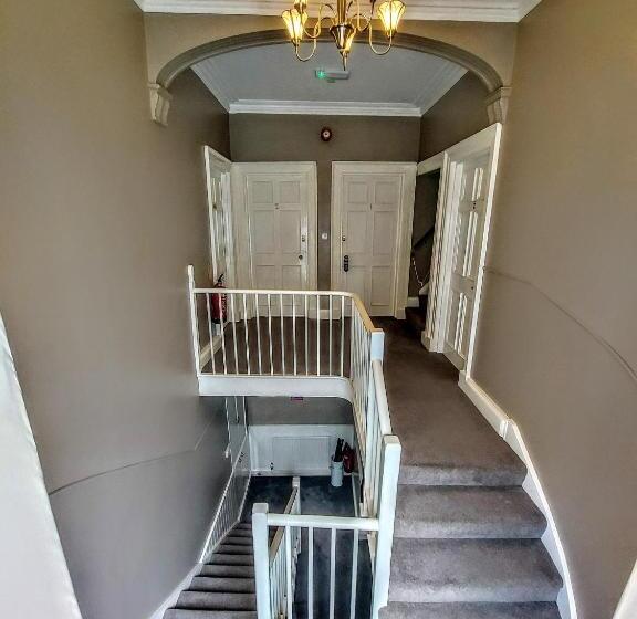 فندق The Seale Arms