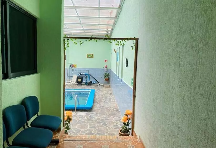 ホテル Tres Flores