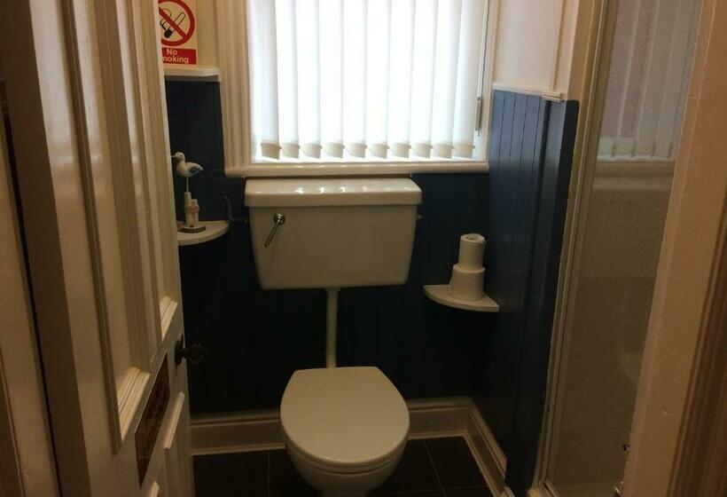 بنسيون Glenora Guest House