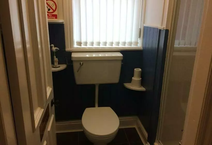 פנסיון Glenora Guest House