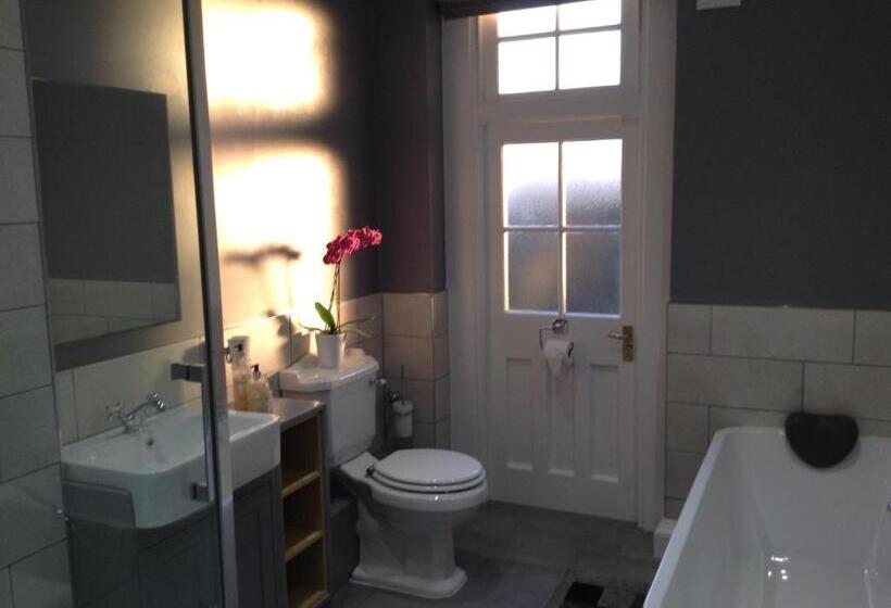 بنسيون Saltcote Place