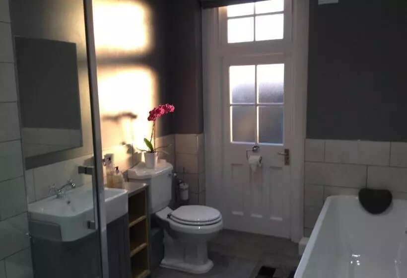 פנסיון Saltcote Place