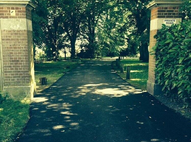 بنسيون Saltcote Place