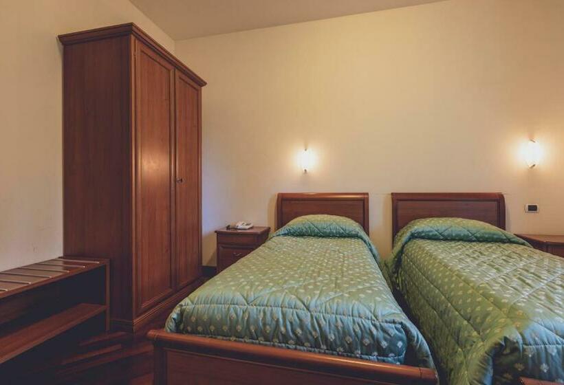 فندق Albergo Ristorante Pasqui