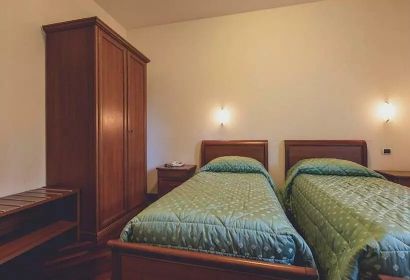 Hotelli Albergo Ristorante Pasqui