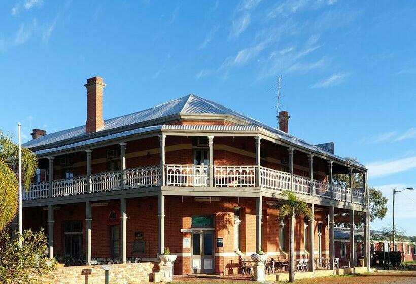 فندق Greenhills Inn