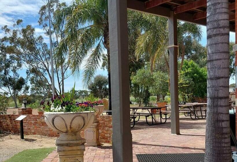 فندق Greenhills Inn