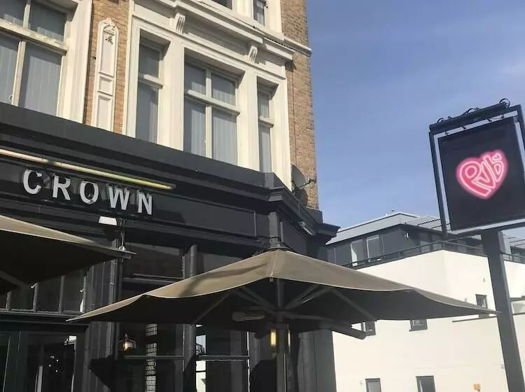 Общежитие Publove @ The Crown Battersea