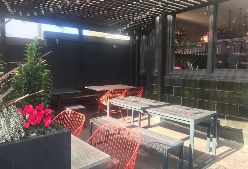 Общежитие Publove @ The Crown Battersea