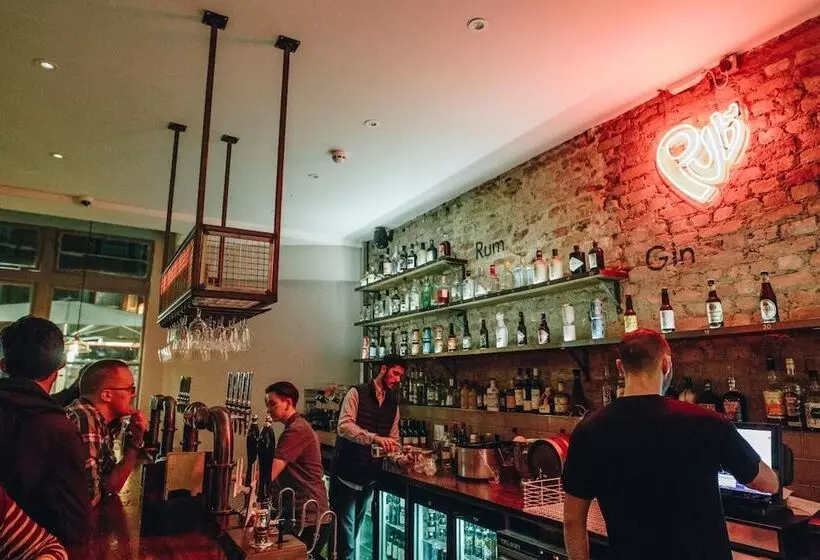 Общежитие Publove @ The Crown Battersea