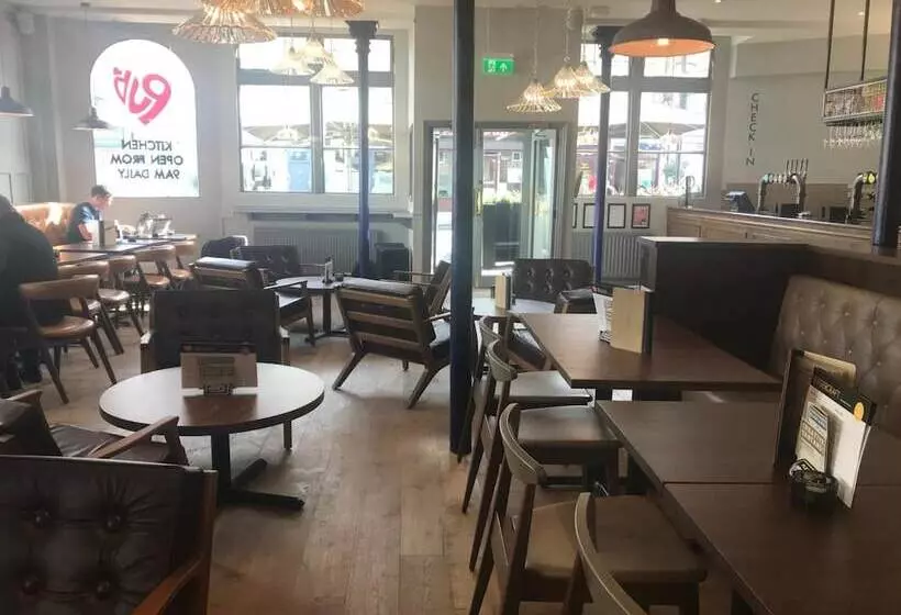 Общежитие Publove @ The Crown Battersea