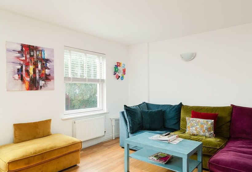 Bath Breaks Apartments