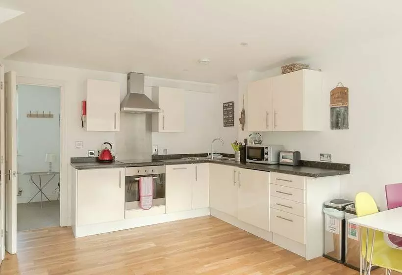 Bath Breaks Apartments