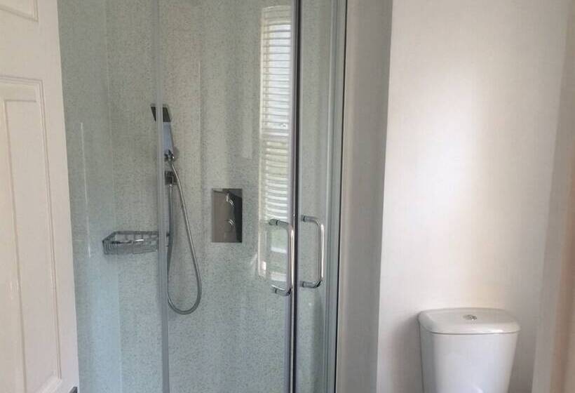 Bath Breaks Apartments