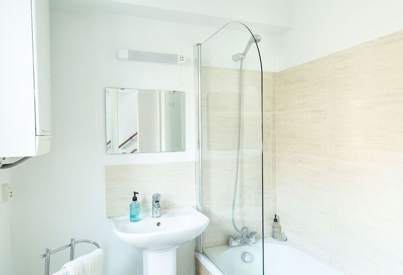 Bath Breaks Apartments