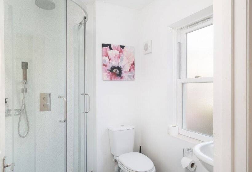 Bath Breaks Apartments