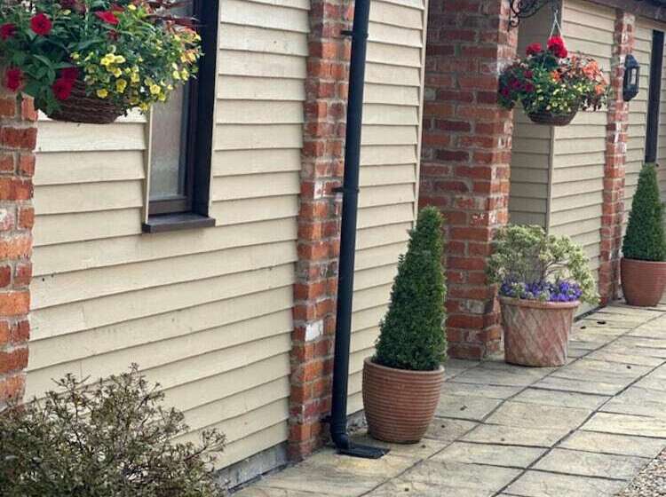 تختخواب و صبحانه Brickfields Farm