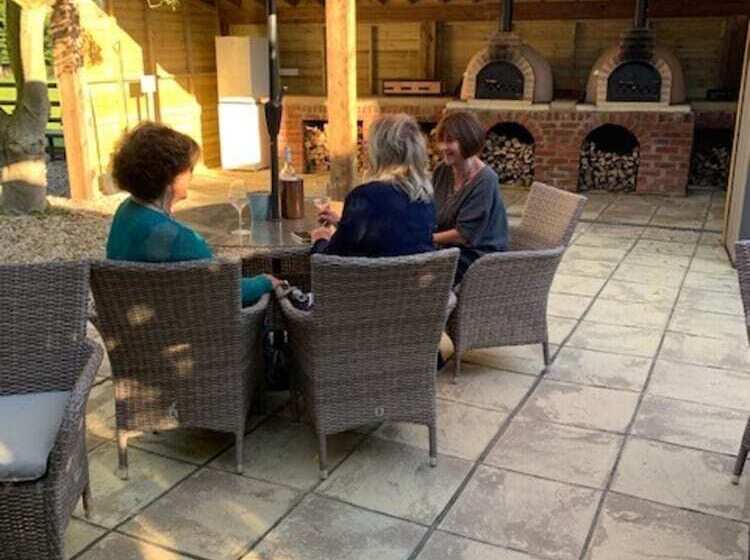 تختخواب و صبحانه Brickfields Farm