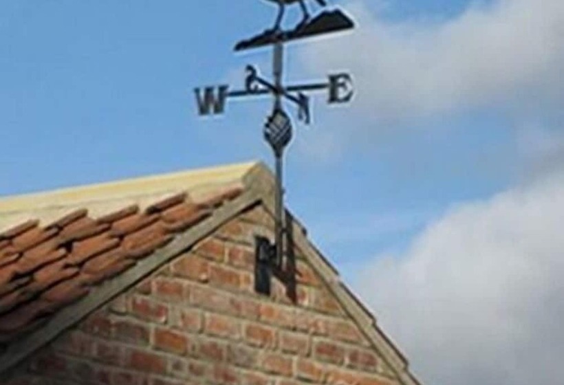 تختخواب و صبحانه Brickfields Farm