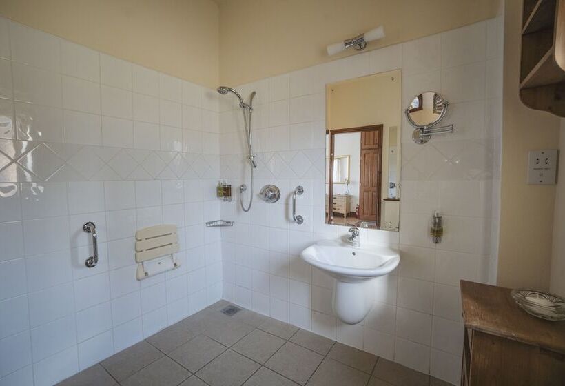 تختخواب و صبحانه Brickfields Farm